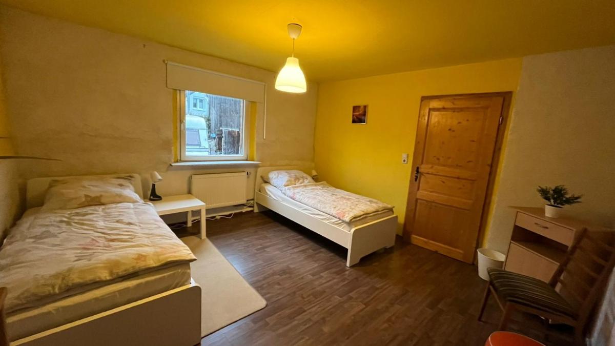 Monteure, ganzes Haus, Schwarzheide, Haus 1 - Housity