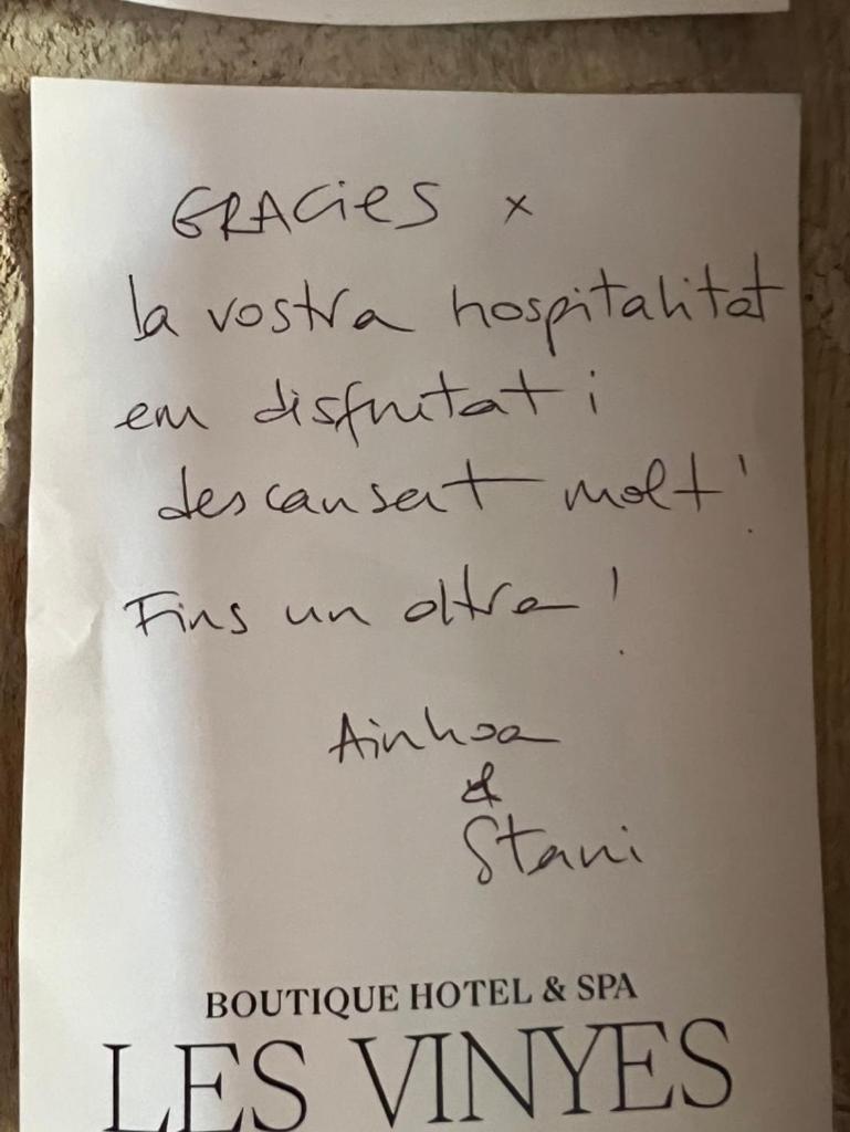 Certificado, premio, señal o documento que está expuesto en Les Vinyes Alojamiento Rural Boutique & SPA