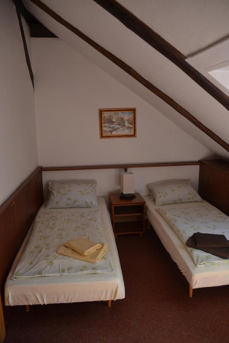 Pension U akátu - Housity