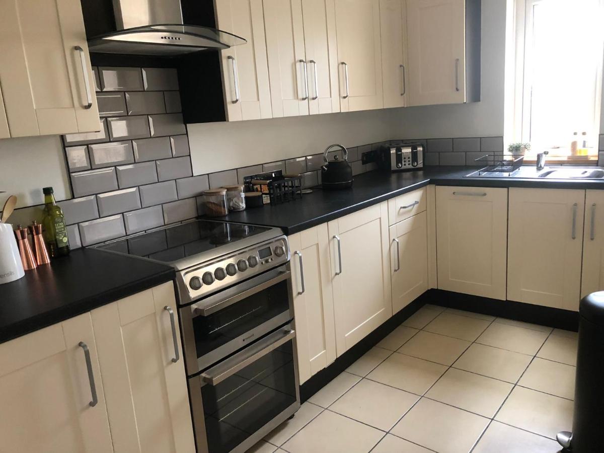 Hilltop House is a welcoming 2 bedroom property - Housity