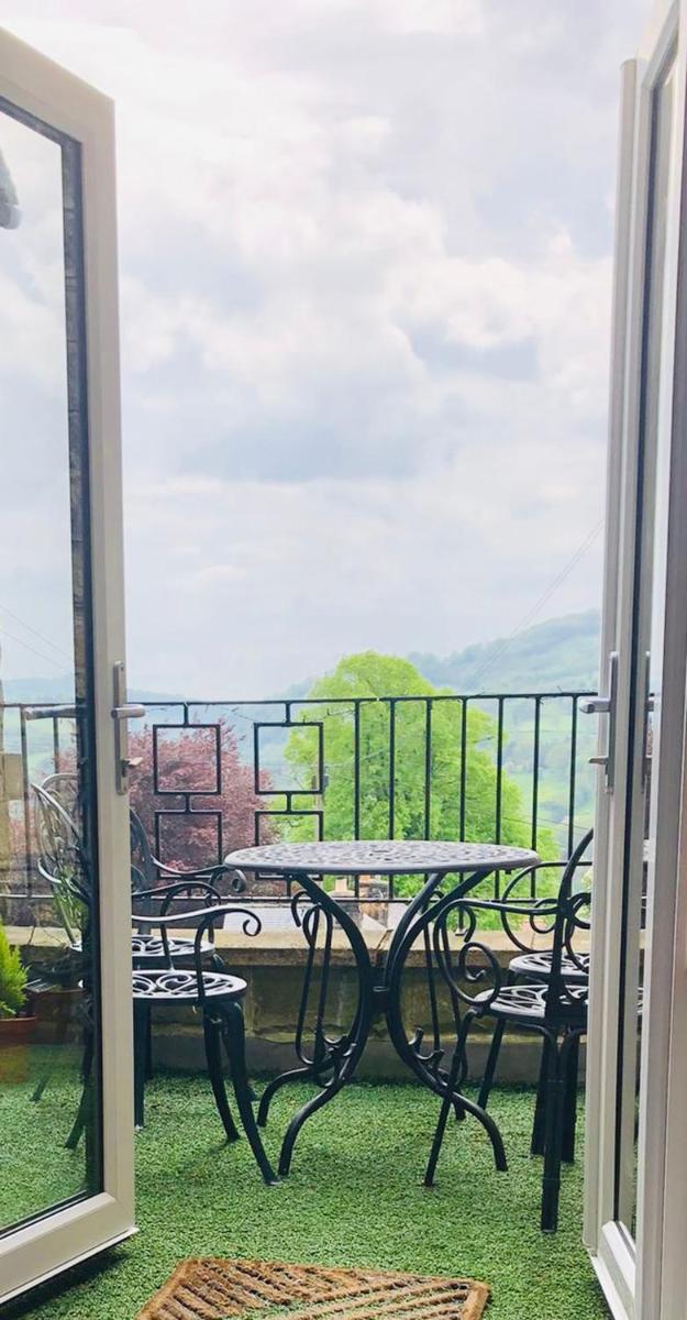 Hilltop House is a welcoming 2 bedroom property - Housity