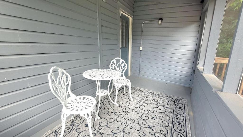 Charming 2 Bedroom 1 Bath Farm Style House - Housity