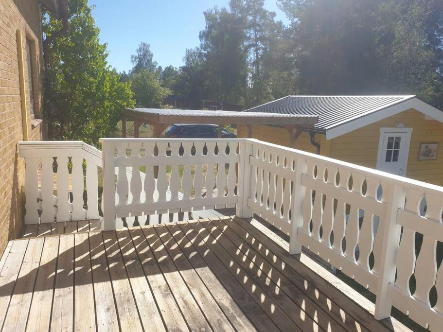 Smålandhaus Rosenfors, mit Badetonne, 2 Minuten zum See - Housity