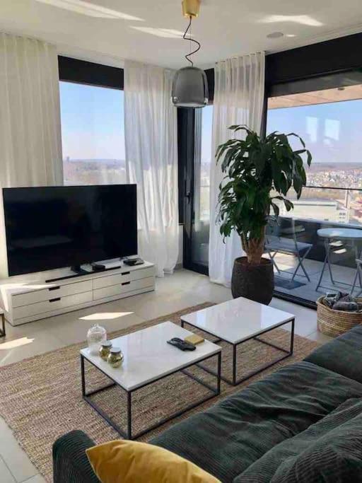 Suitetrails - Cloche dOr - Breathtaking view Apartment 1 Bedroom with Spa, Pool, Gym, Parking