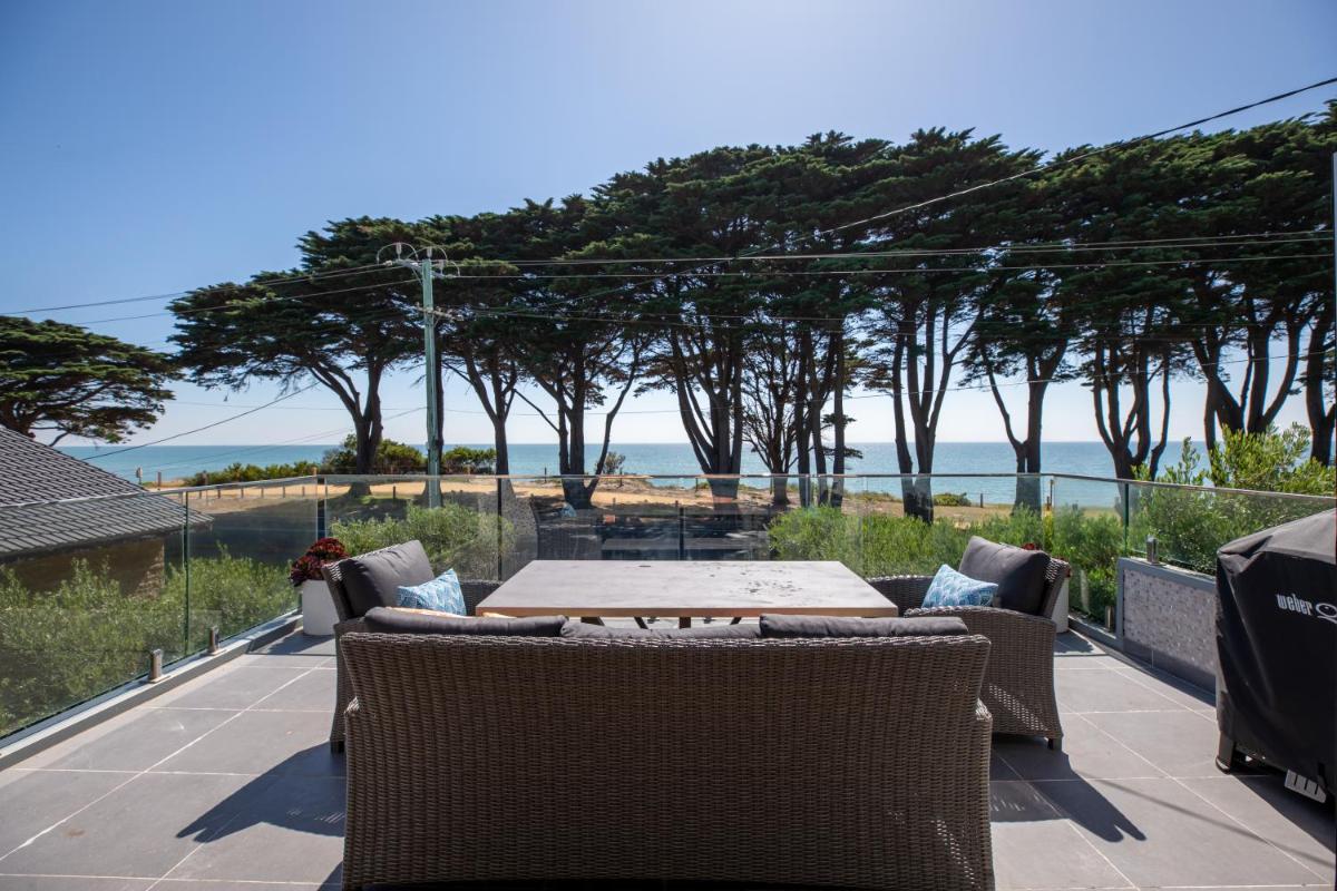 Luxurious 4 Bedroom House with Stunning Beach view in St Leonards - Housity