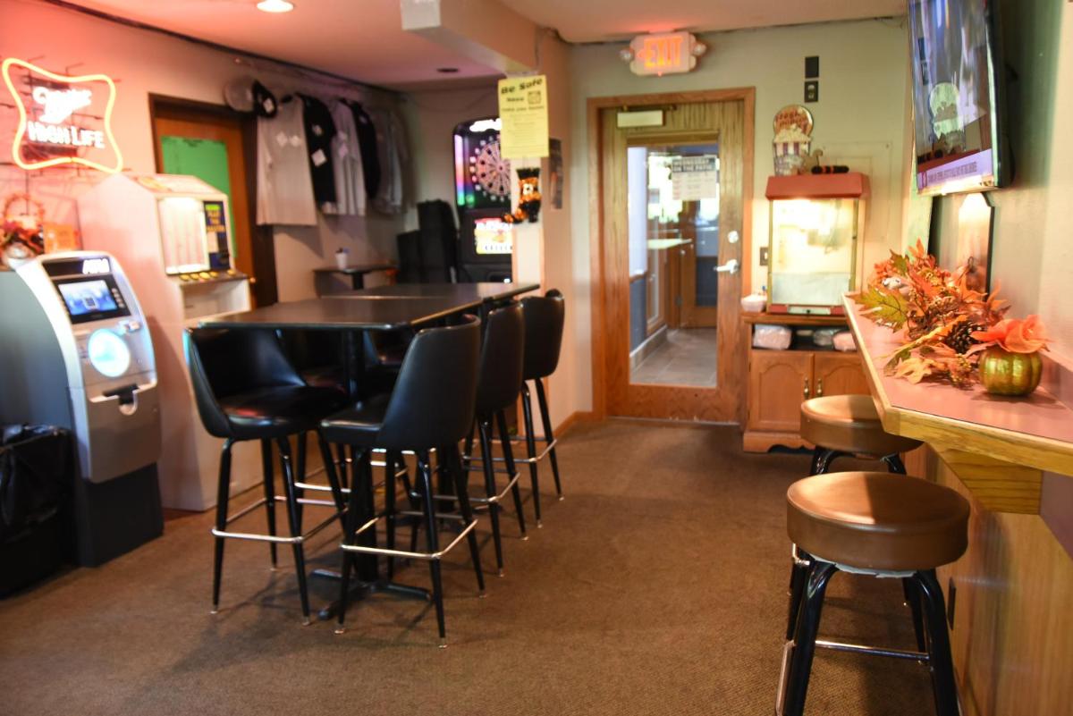 Campus Inn Baraboo - Housity