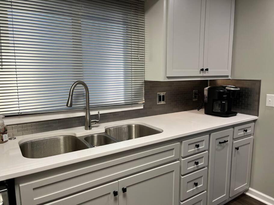 Modern Lakefront Views at Lake Hickory Haven - Housity