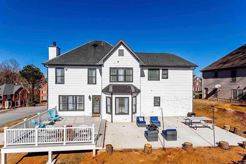 Hip & Cozy Getaway - 5 mins to DT Lawrenceville! - Housity