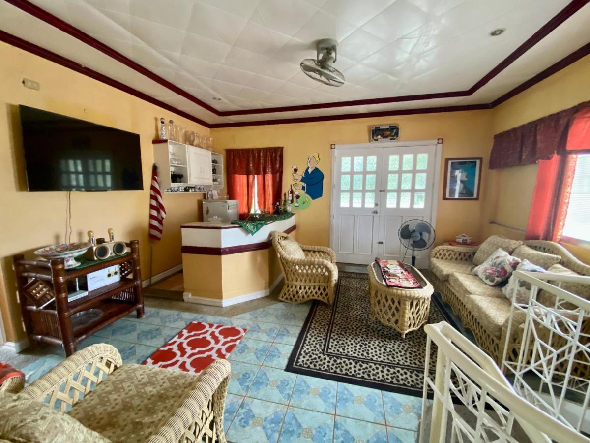 Suitetrails - La Casa Blanca Beach Front Accommodation