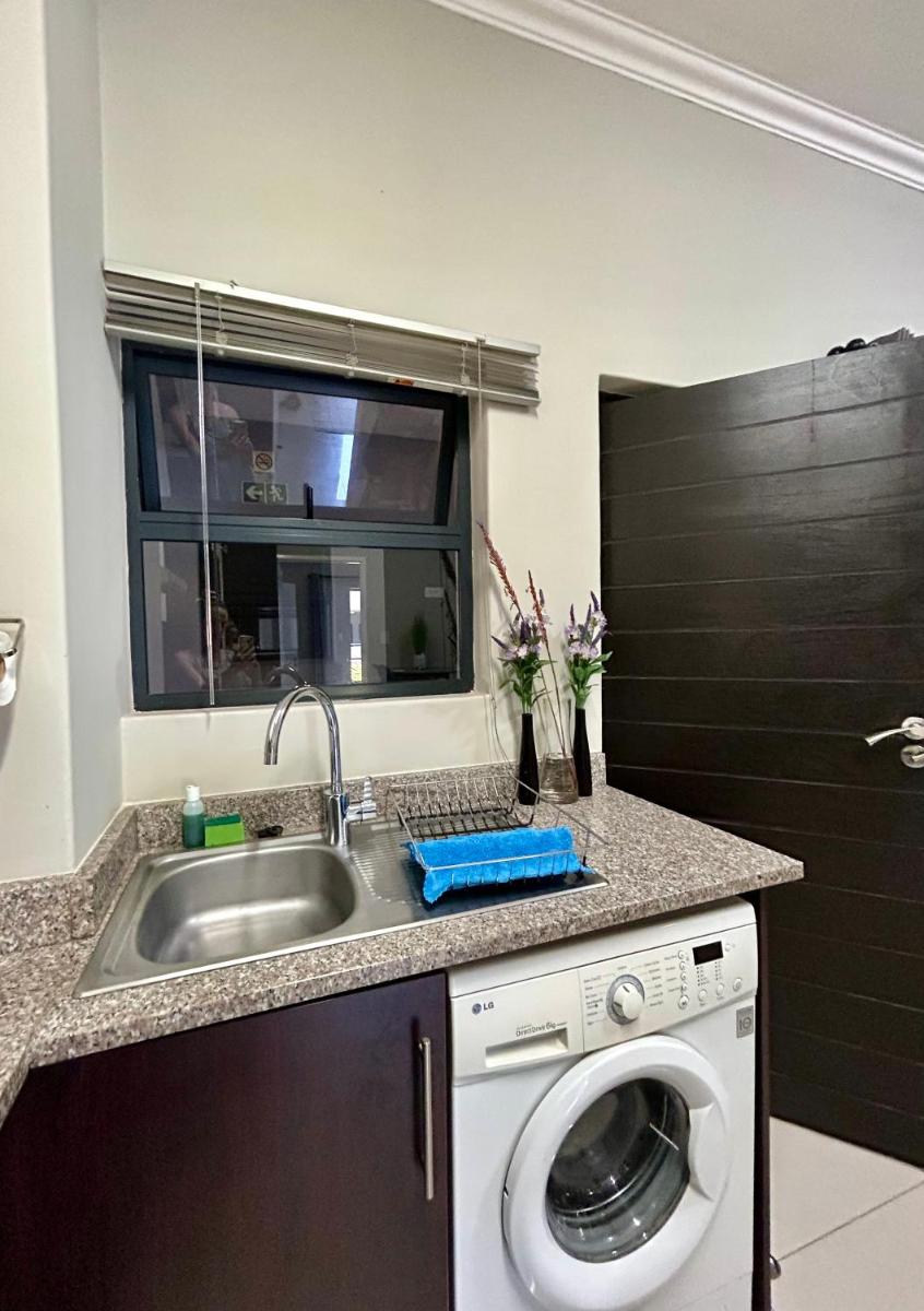 Meridian Suite Apartments in Umhlanga Ridge - Hizvo