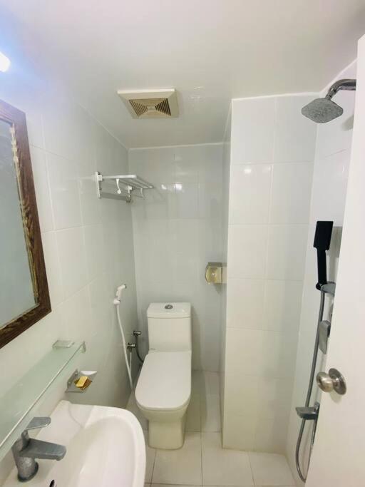 Cozy Studio Apartment Basundhara Near By Airport - Housity