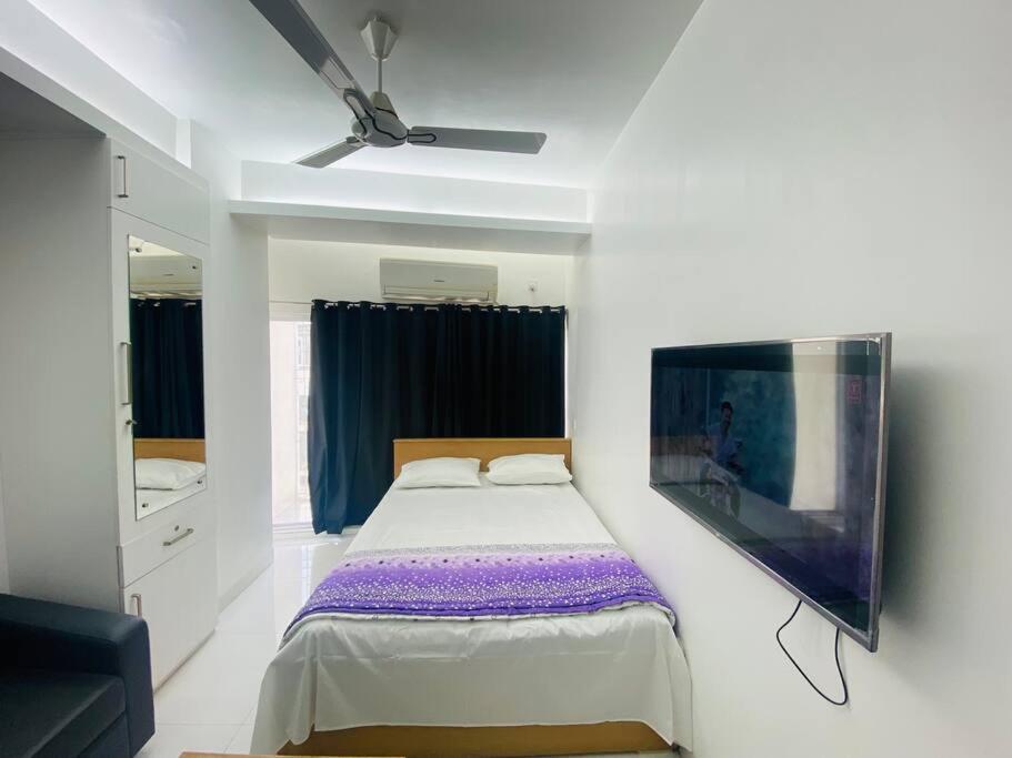 Cozy Studio Apartment Basundhara Near By Airport - Housity