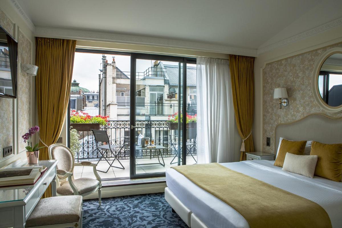 Un ou plusieurs lits dans un hébergement de l'établissement Hôtel Saint-Pétersbourg Opéra & Spa