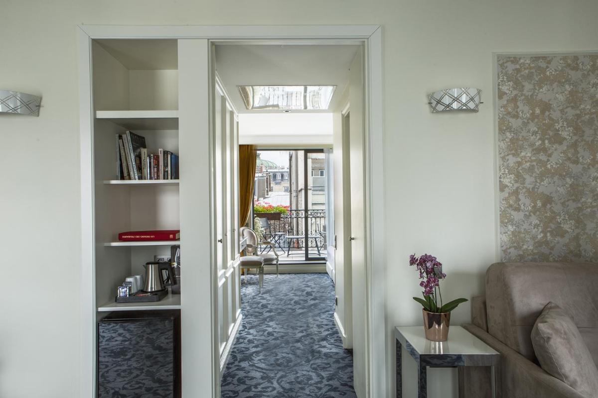 Coin salon dans l'établissement Hôtel Saint-Pétersbourg Opéra & Spa