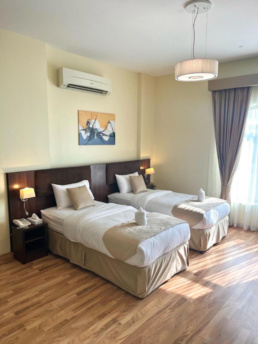 Weekdays Hotel - Housity