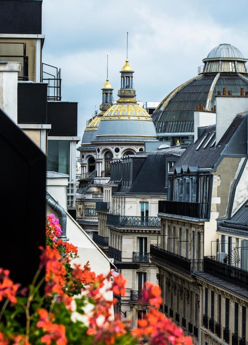 Vue générale sur Paris ou vue de la ville depuis l'hôtel