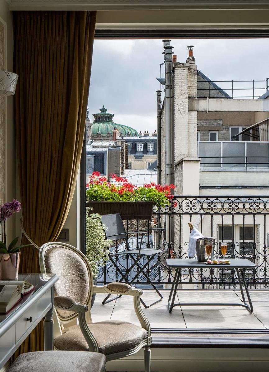 Balcon ou terrasse dans l'établissement Hôtel Saint-Pétersbourg Opéra & Spa