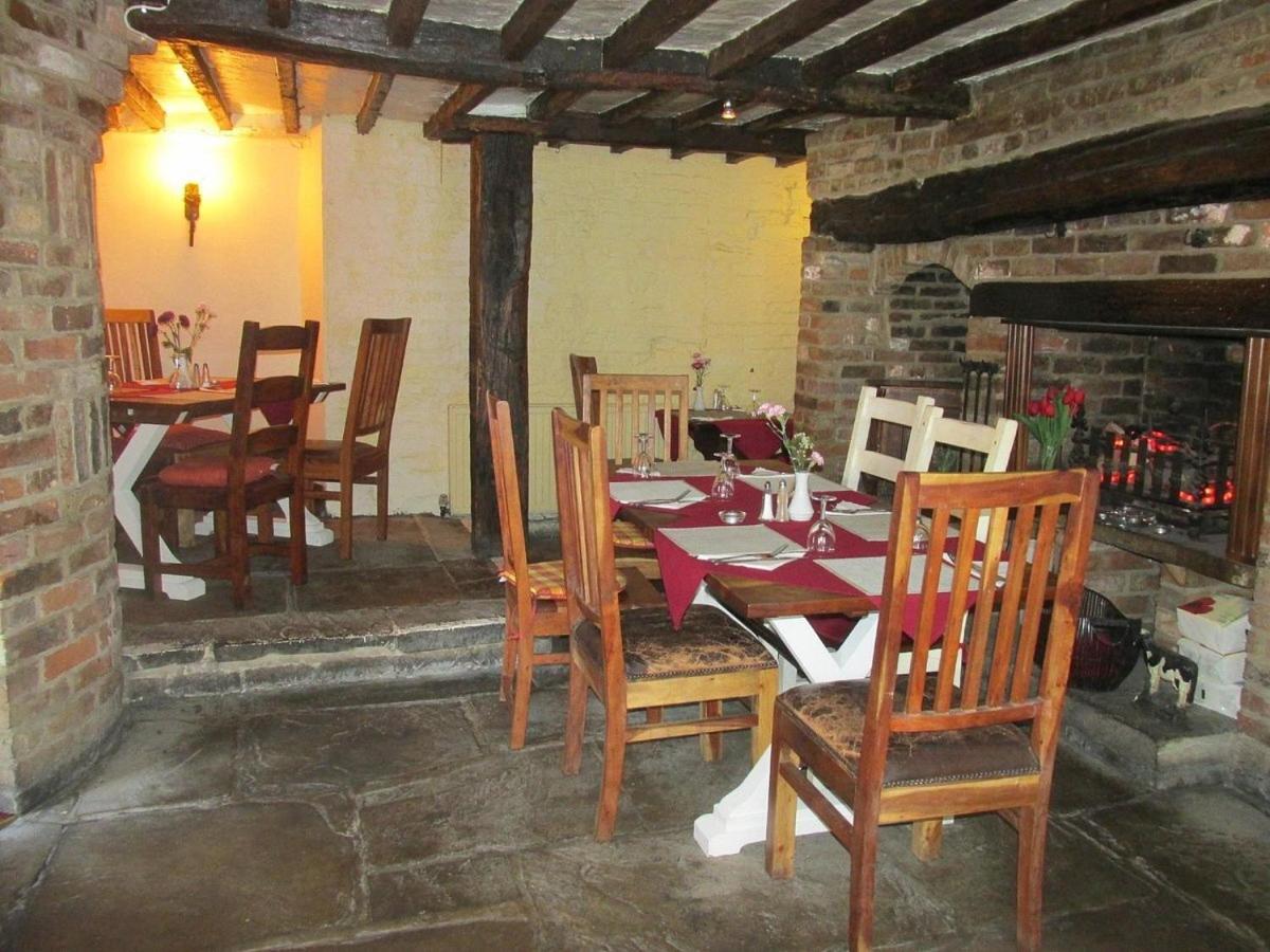 Red Lion Coaching Inn - Housity