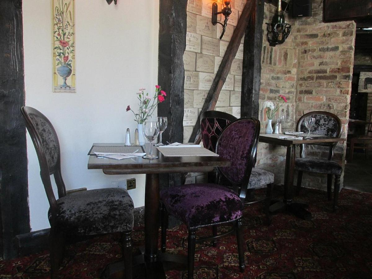 Red Lion Coaching Inn - Housity