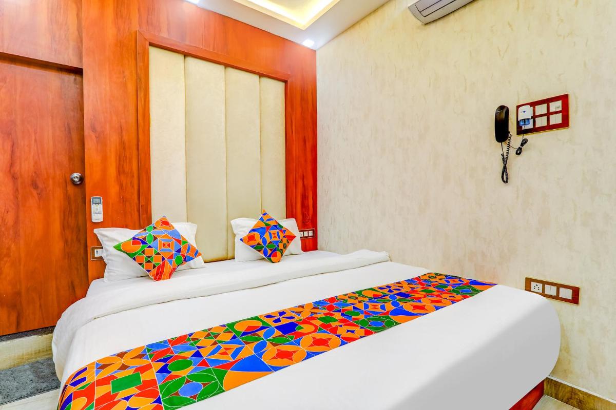 FabHotel V Square - Housity