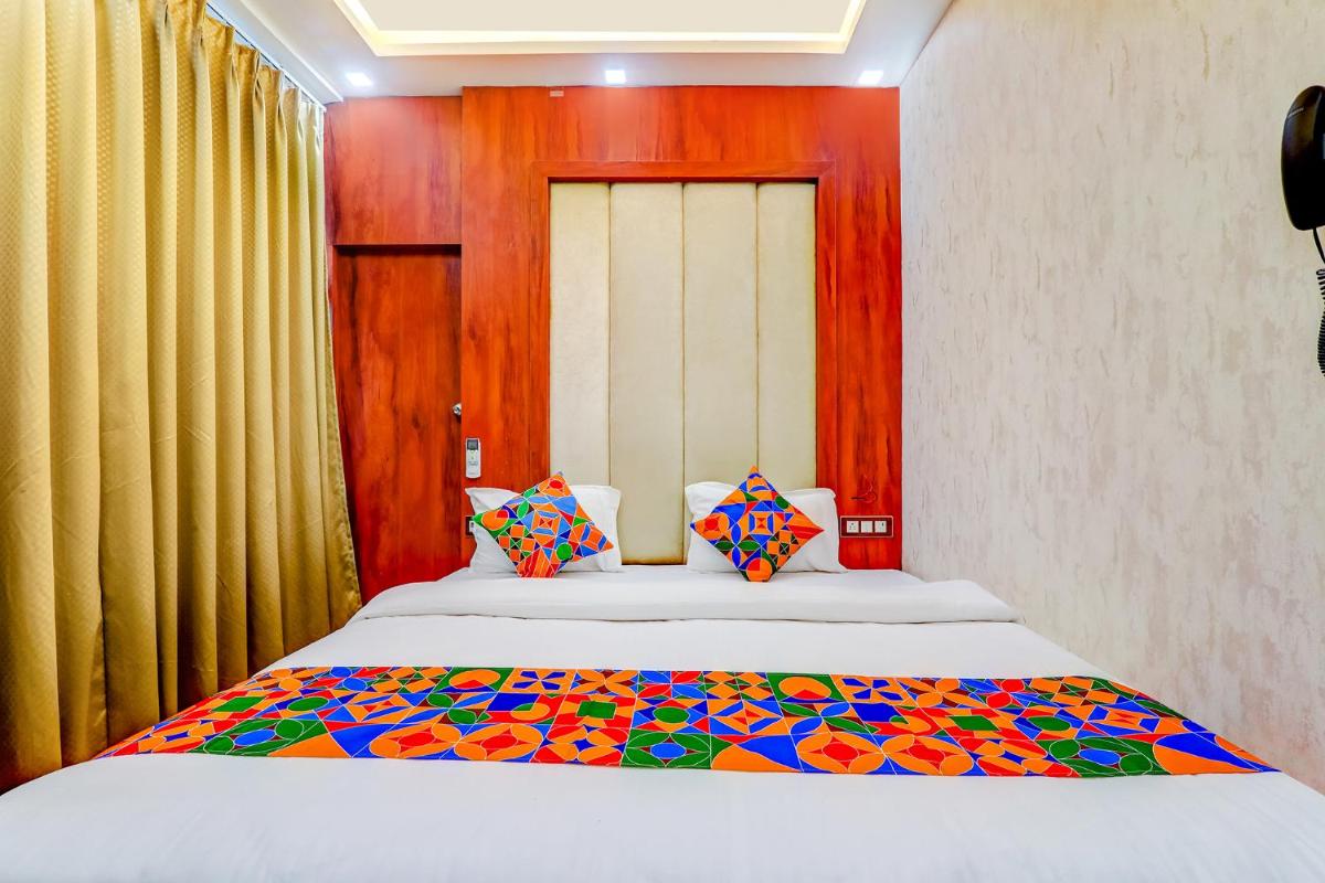 FabHotel V Square - Housity