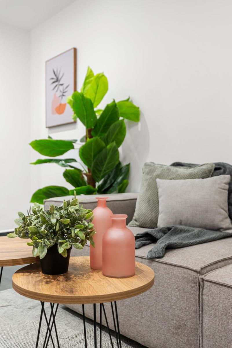 Fresh new place, central w Bomb Shelter right next to the beach M3 - Housity
