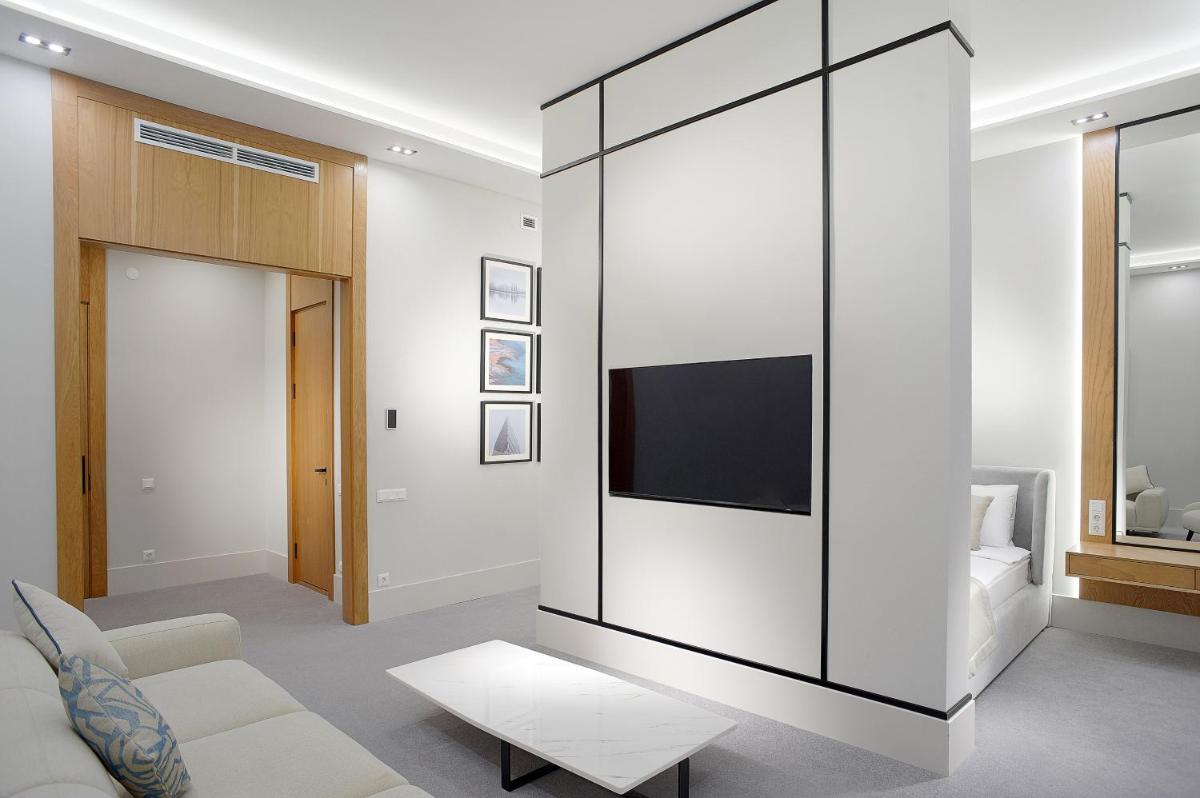 NEOS HOTEL - Housity