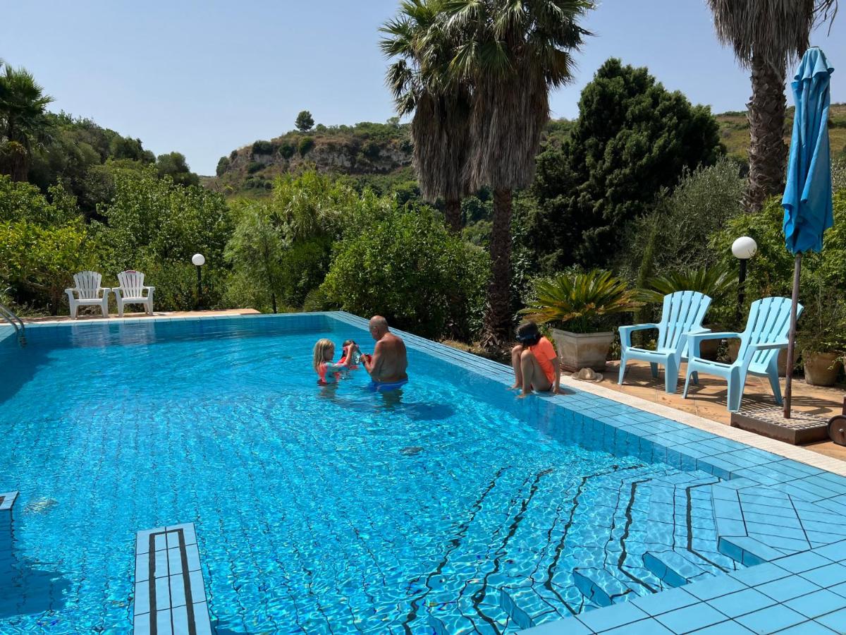 Egesta, villa with private pool - Housity