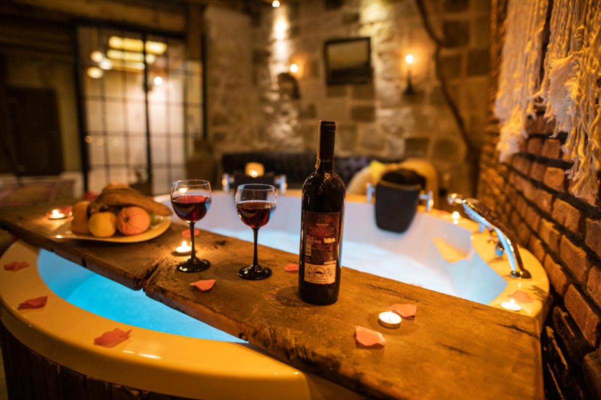 Casia Cave Suites - Housity