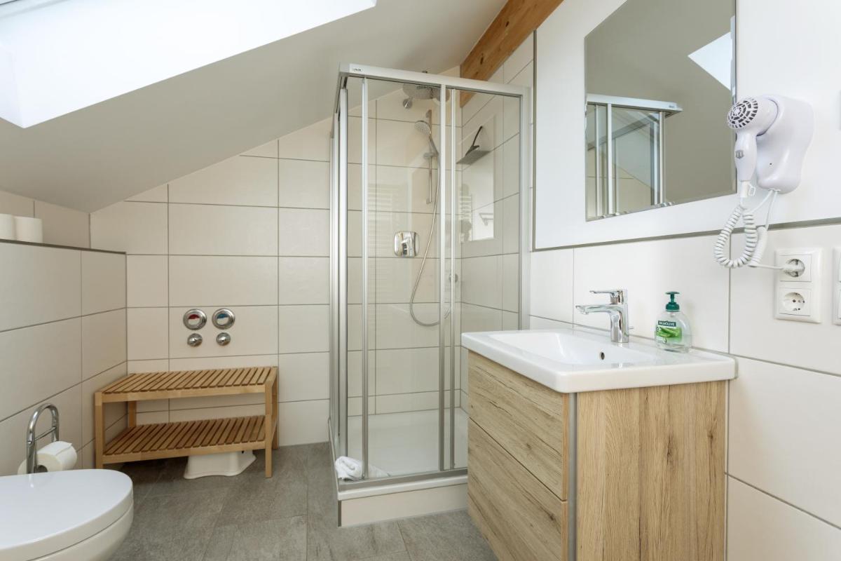 Bernhardhof - Pension, Guest-House & Apartments - Housity