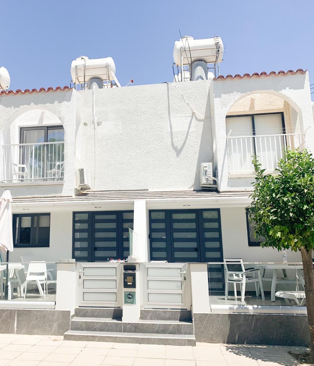 Suitetrails - Spacious studio - short walk from Nissi beach!