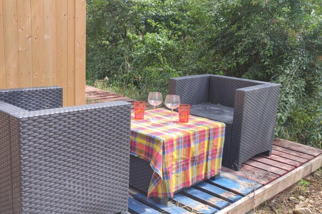 Cottage romantique, son jacuzzi privatif, piscine - Housity