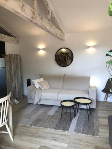 LA BRINDILLE Petit mas provencal meublé de tourisme 3 étoiles 2-3 personnes 1 piece 30 m2 tout confort lisière foret jardin Jacuzzi Piscine - Housity