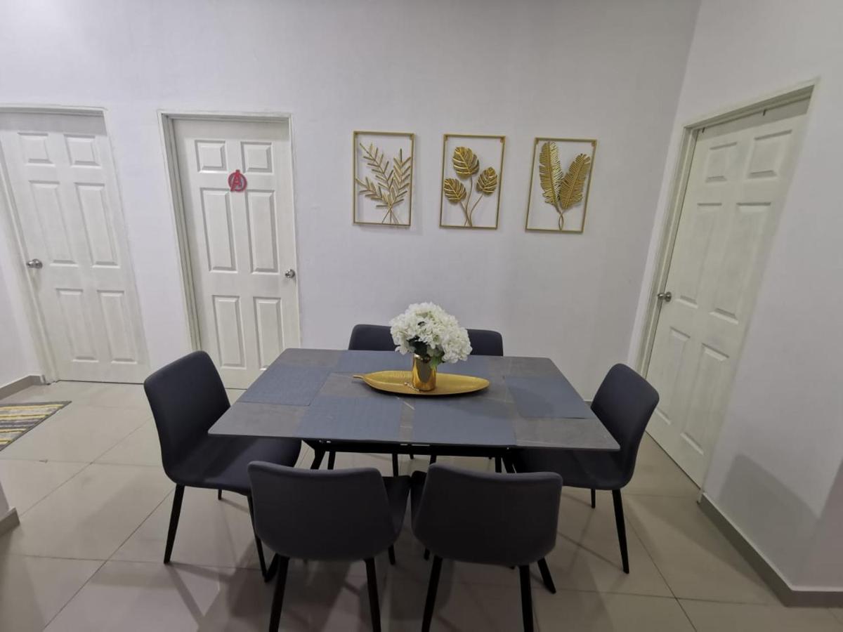 Aaeesha Homestay with pool Padang Nenas, Kuala Nerus, Terengganu - Housity