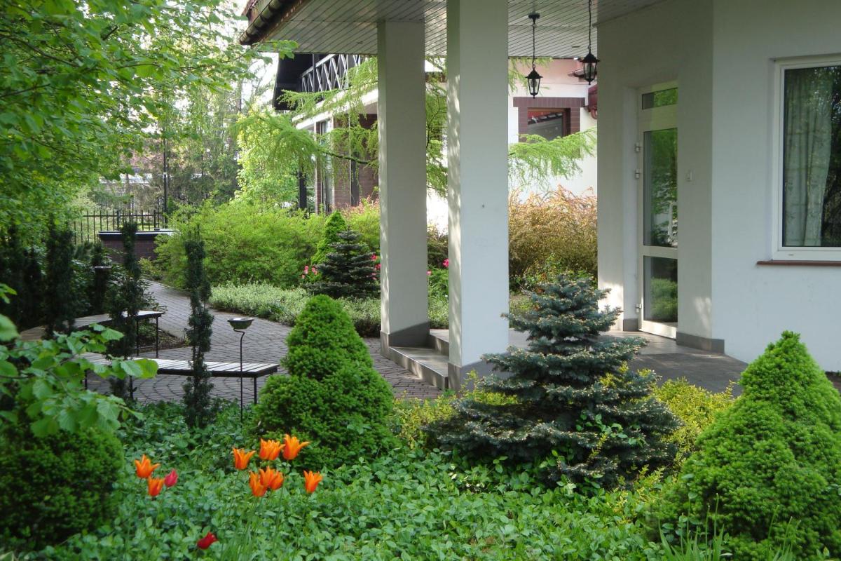 Hotel Flora - Housity