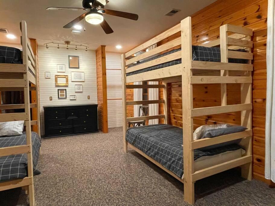 Beautifully restored five bedroom historic barn - Housity