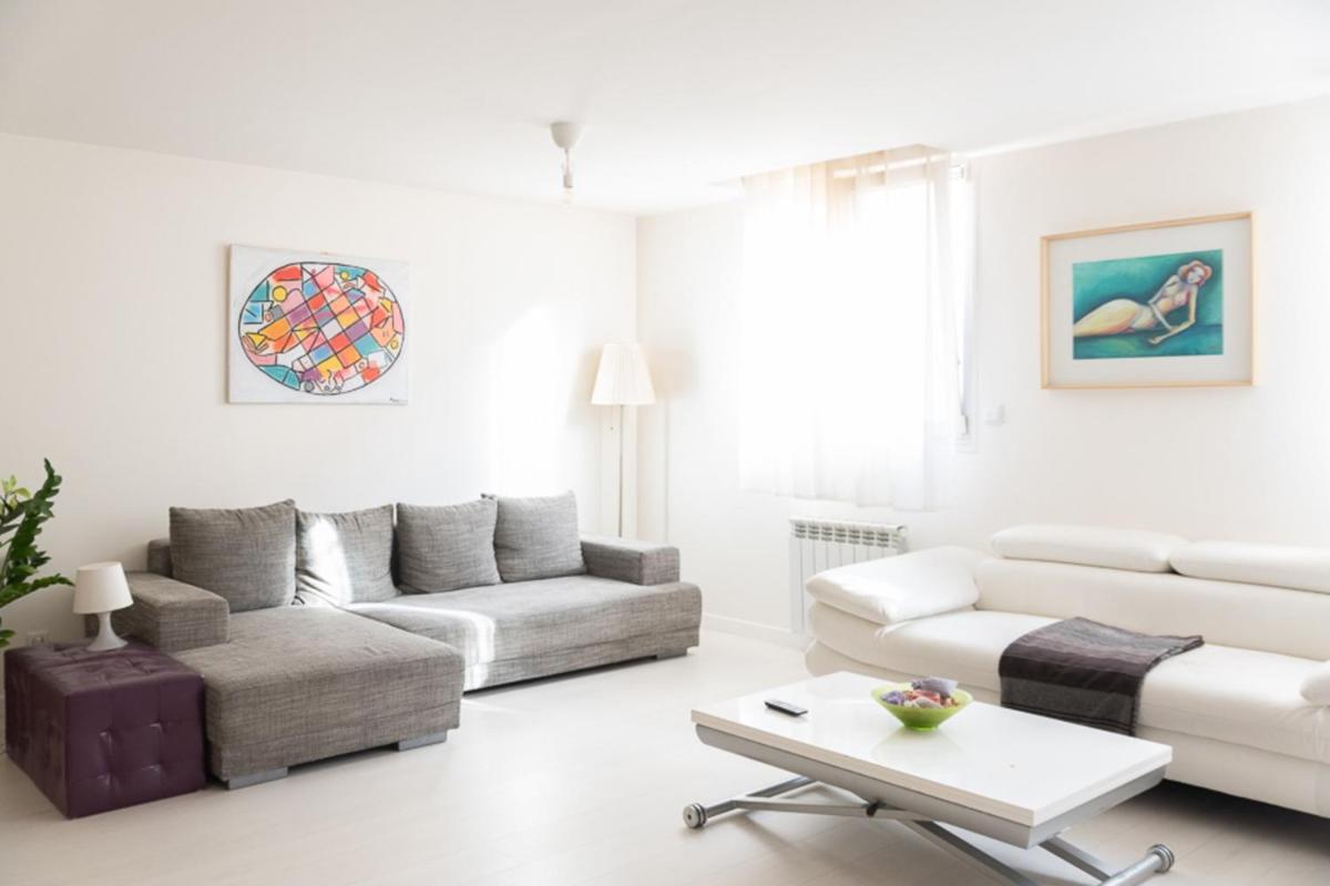 Spacious and very bright apartment - Housity
