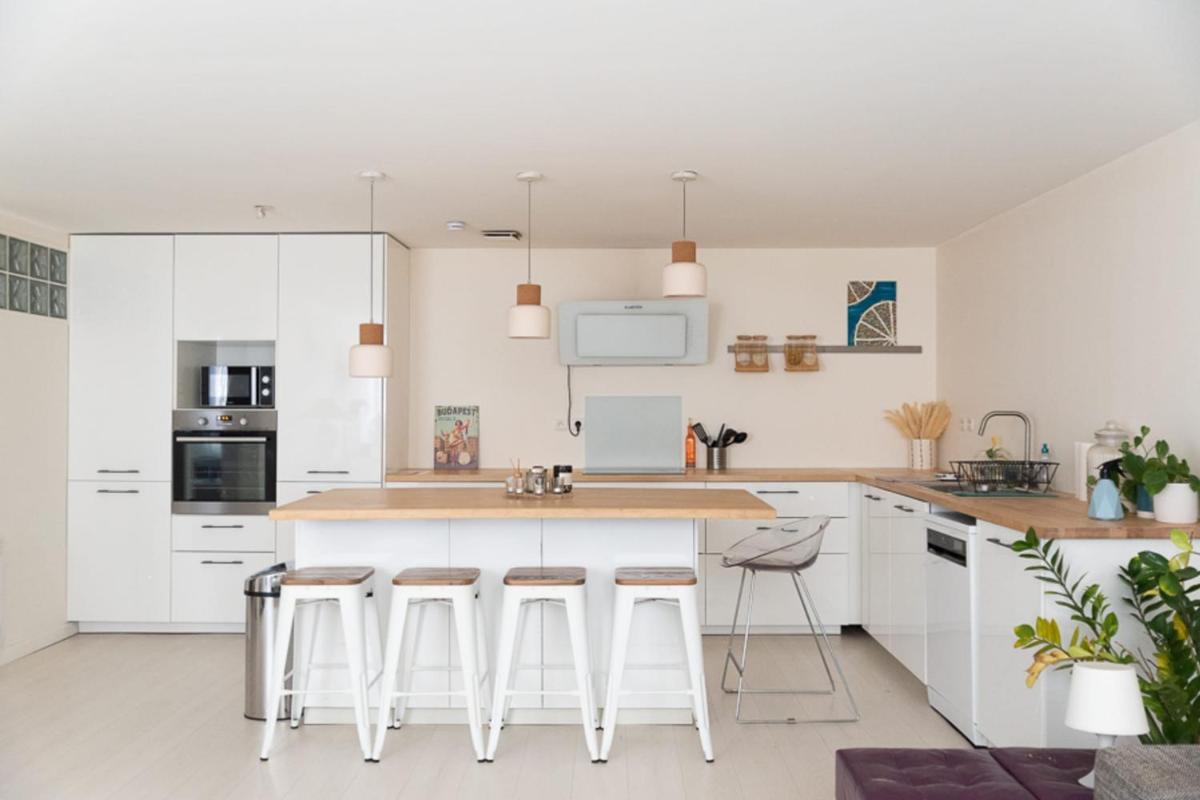 Spacious and very bright apartment - Housity