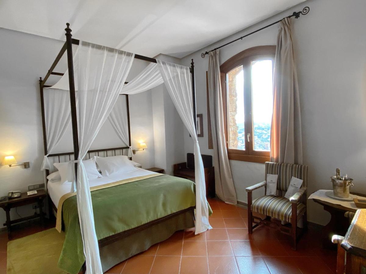 Parador de Cardona - Housity