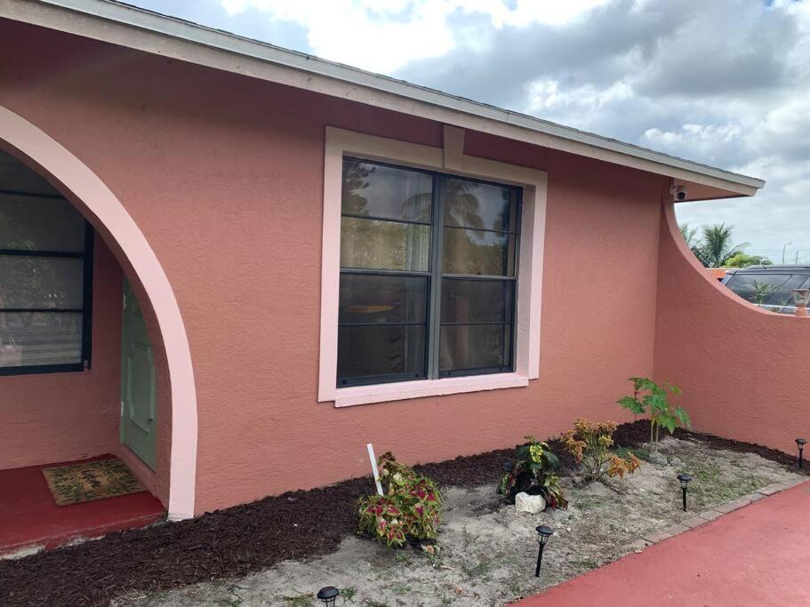 The Green Door Bungalow - Housity