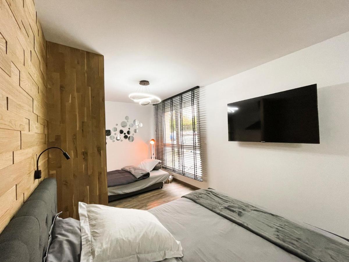 Easy Location - Parking - Free Wifi - Tourism and Business - Housity