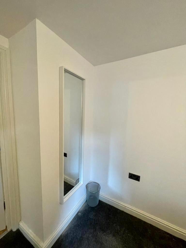 Suitetrails - Newly rennovated 1-bedroom serviced apartment, walking distance to Hospital or Train Station