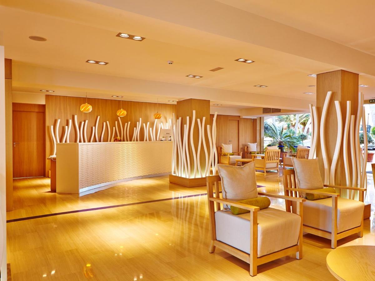 Zona de estar de Flamboyan Caribe Hotel & Spa