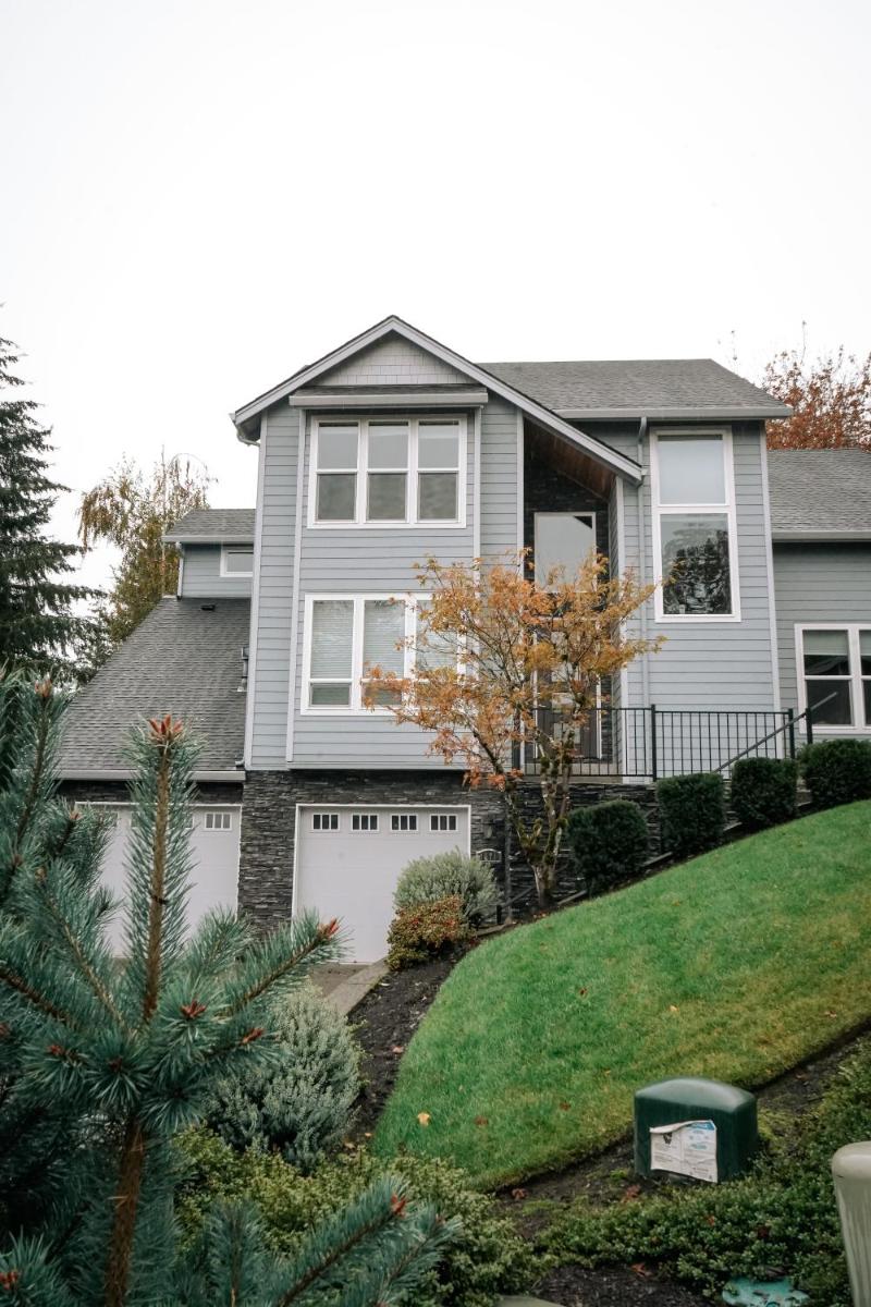 Updated And Modern Family Stay Gateway To The Columbia River Gorge - Housity
