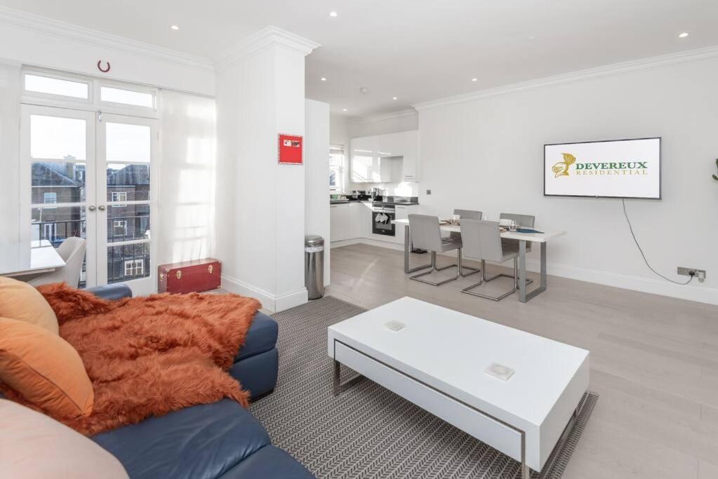Stylish two bed apartment in the heart of Chelsea - Housity