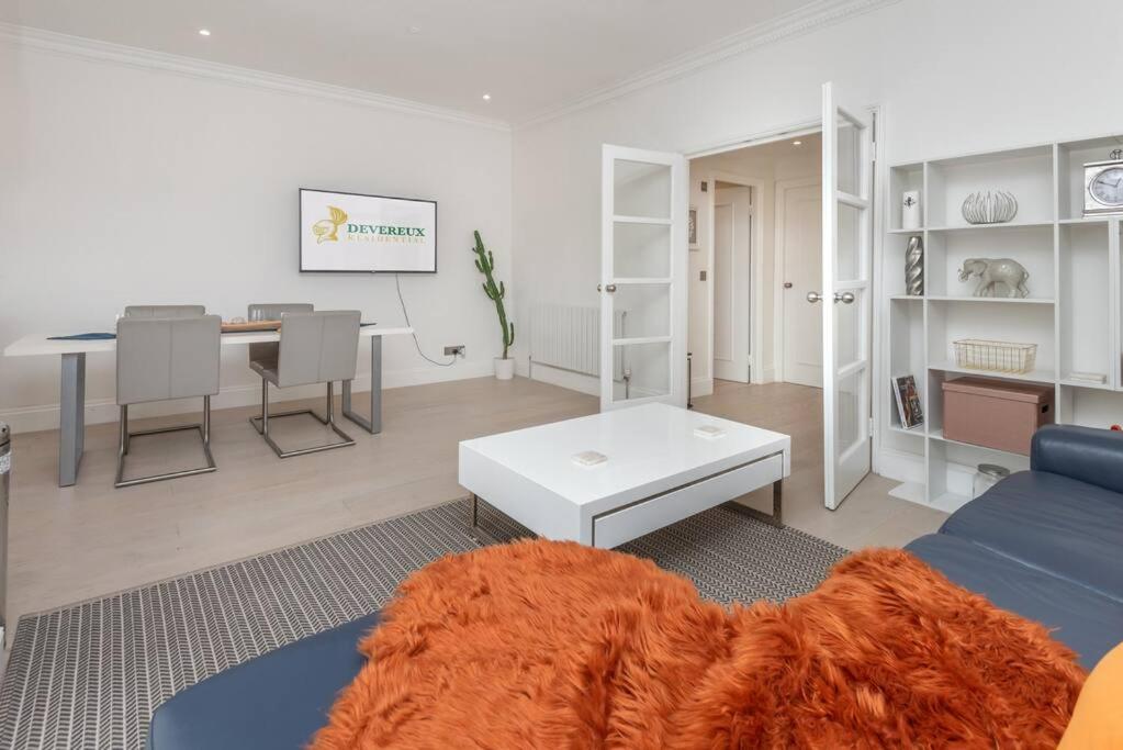 Suitetrails - Stylish two bed apartment in the heart of Chelsea