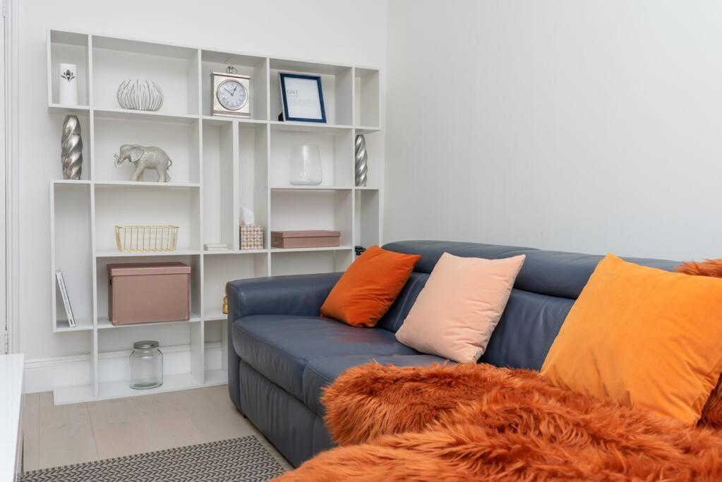Suitetrails - Stylish two bed apartment in the heart of Chelsea