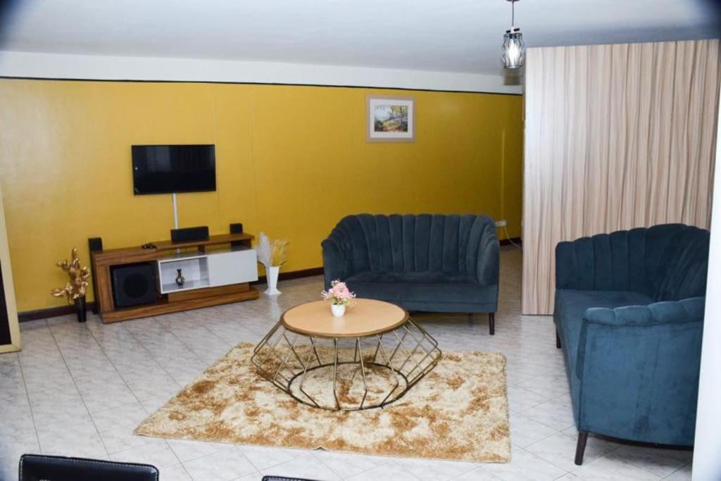 Swan Lakeview Apartment ,WiFi,Netflix,Free Parking, Horizon and Sunset - Housity