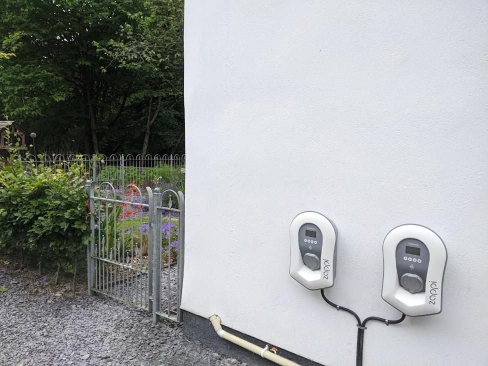 Riverside cottage walking distance into Caernarfon - Housity