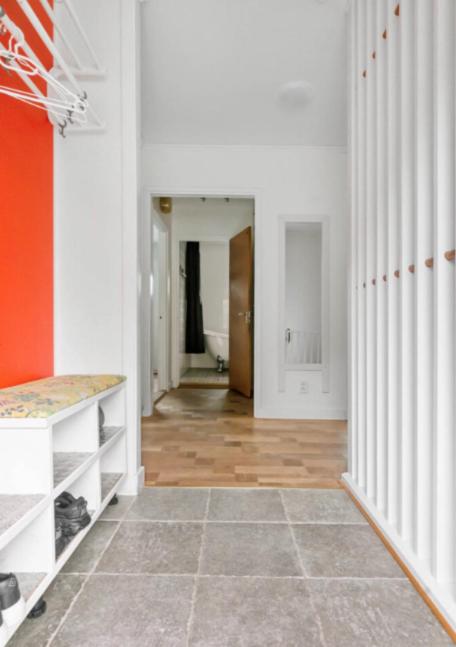 Suitetrails - Cheerful Three room villa at Strömstad City Center